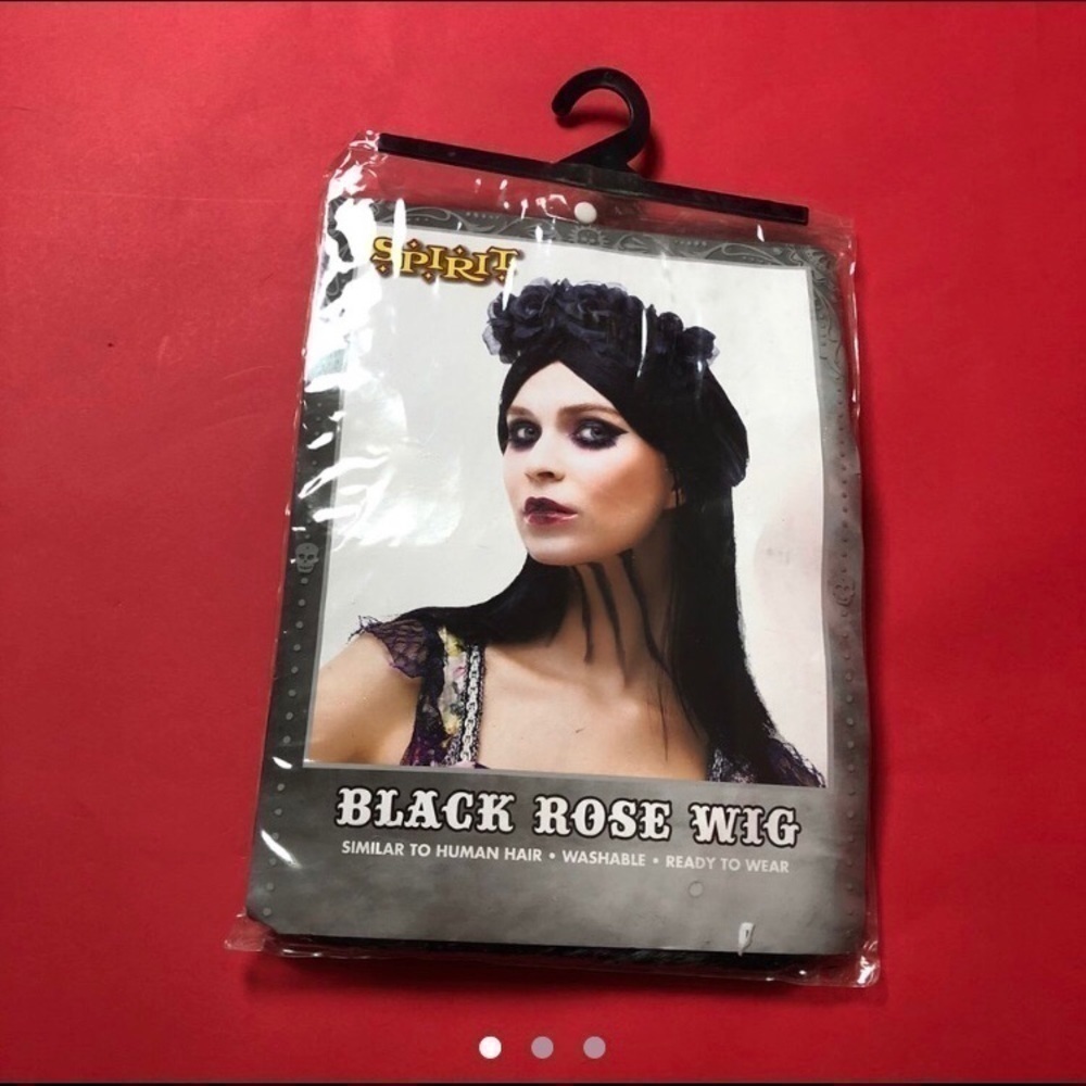 Black wig with flower crown. 🖤🖤